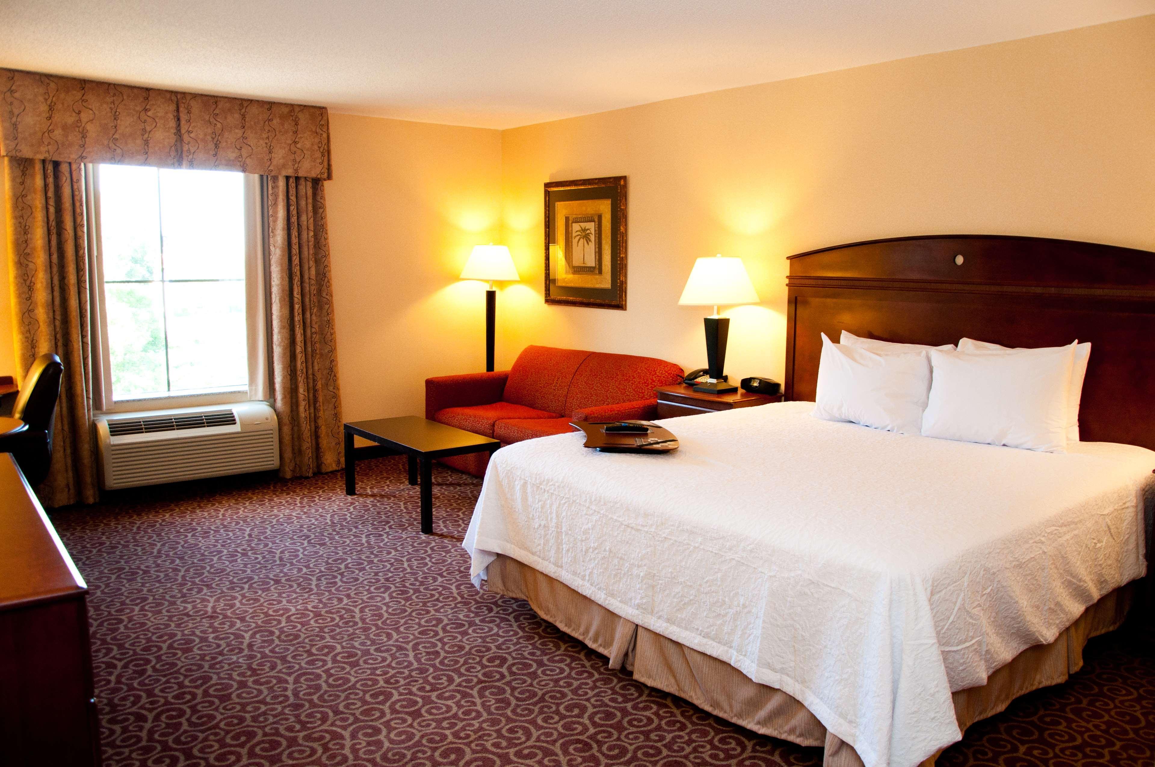 Hampton Inn East Windsor Exterior photo