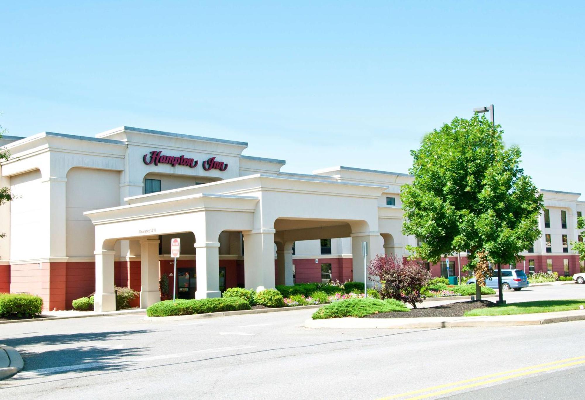 Hampton Inn East Windsor Exterior photo