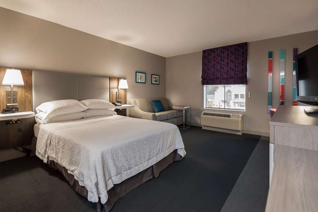 Hampton Inn East Windsor Room photo