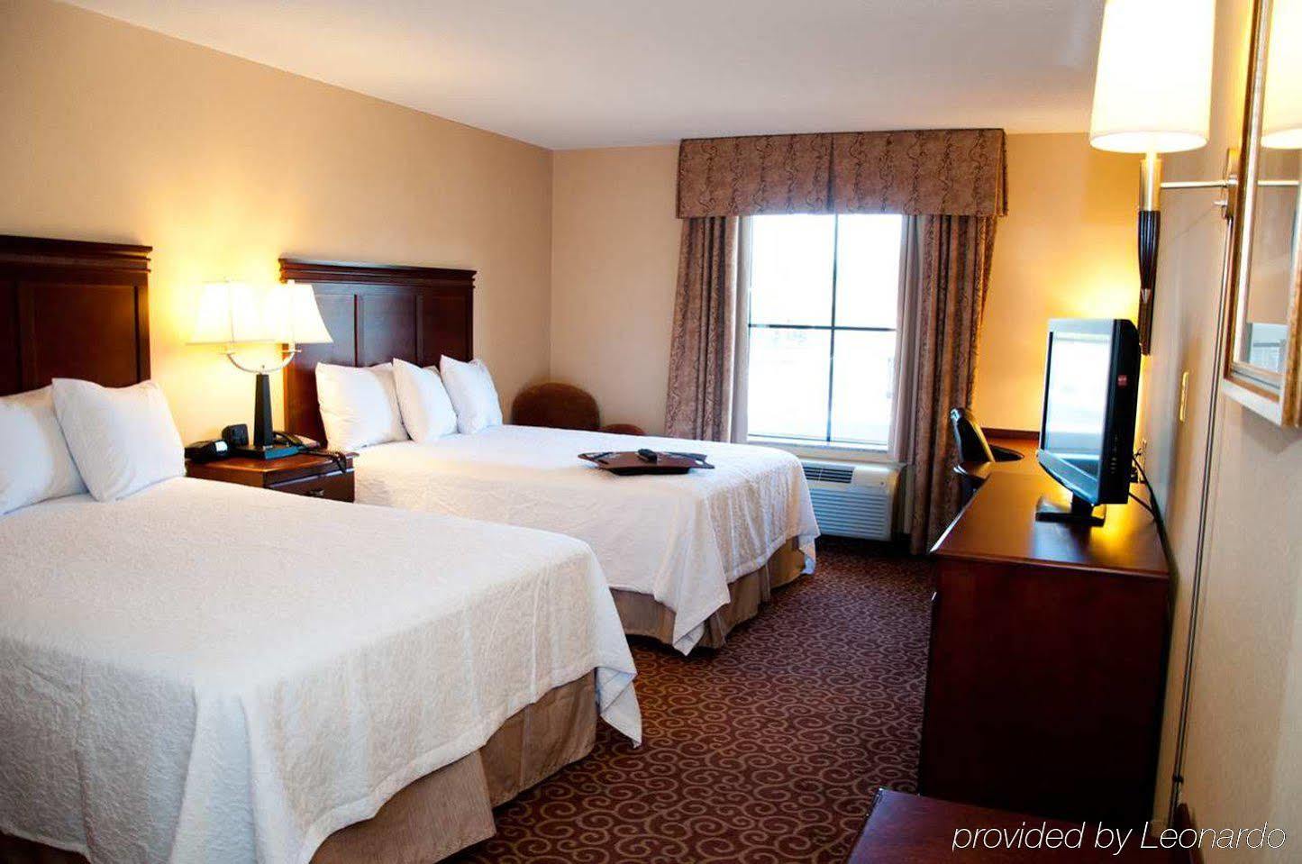 Hampton Inn East Windsor Exterior photo