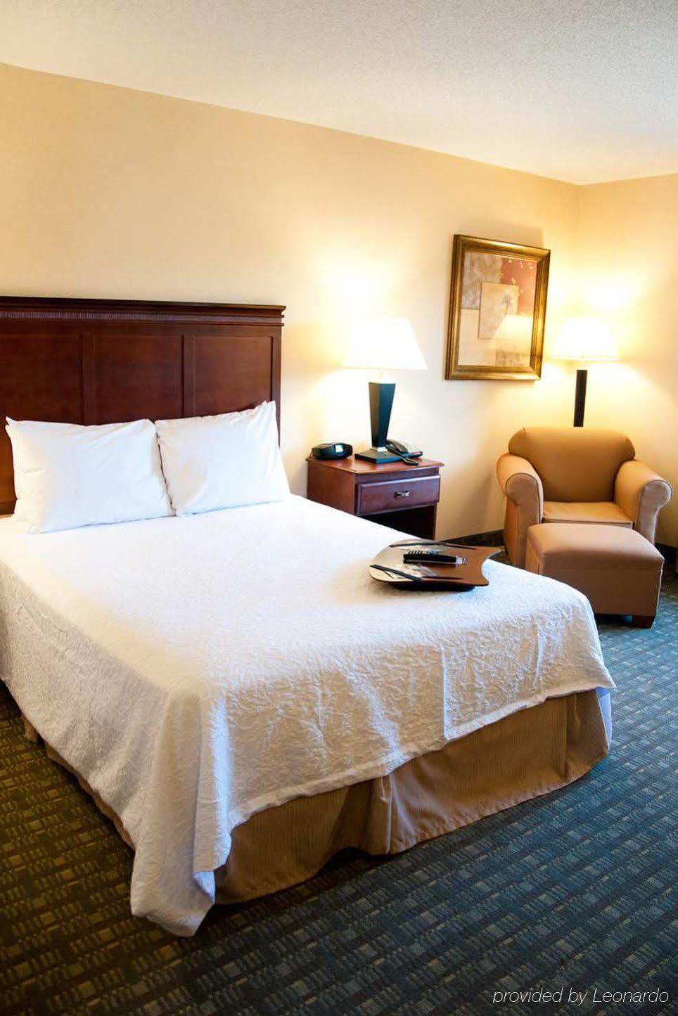 Hampton Inn East Windsor Exterior photo
